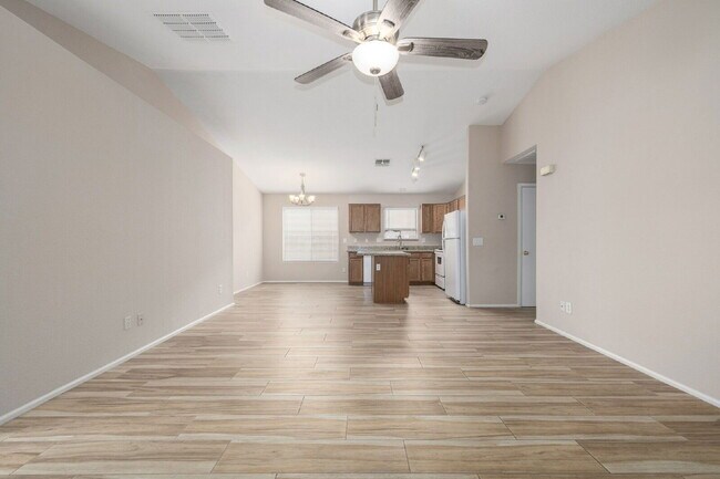 Foto del edificio - 2205 N 109th Ave