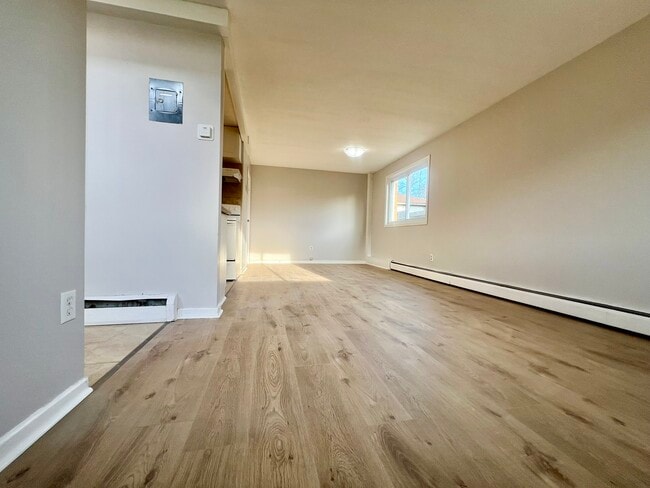 Building Photo - 47 Beechwood Crescent