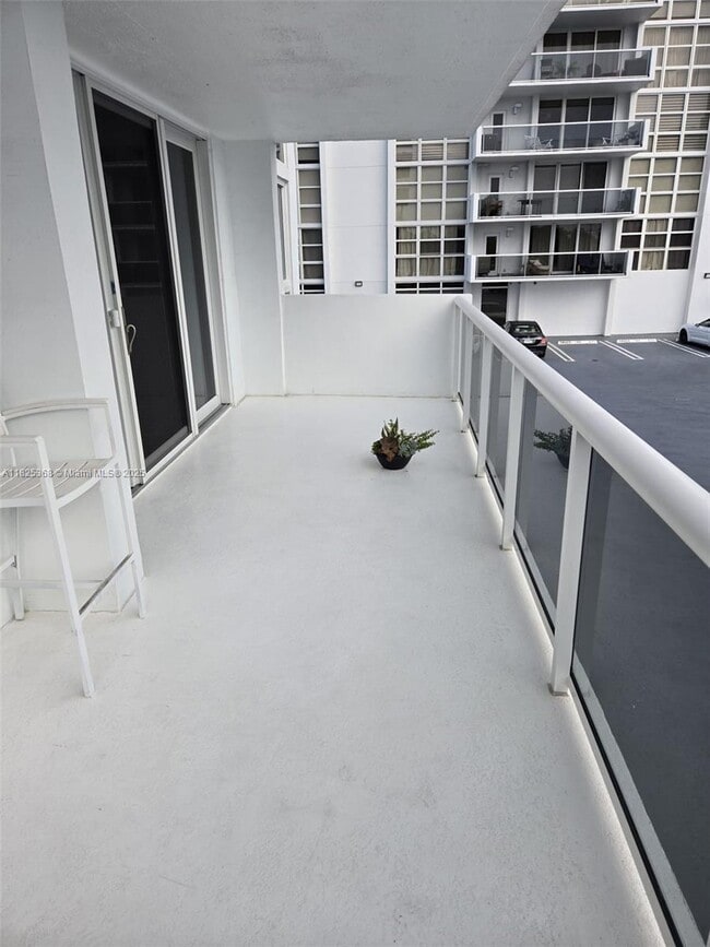 Foto del edificio - 2715 N Ocean Blvd
