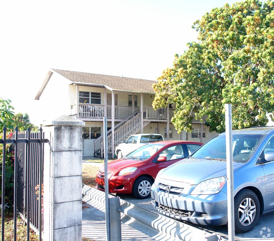Foto del edificio - 154-164 NW 4th St