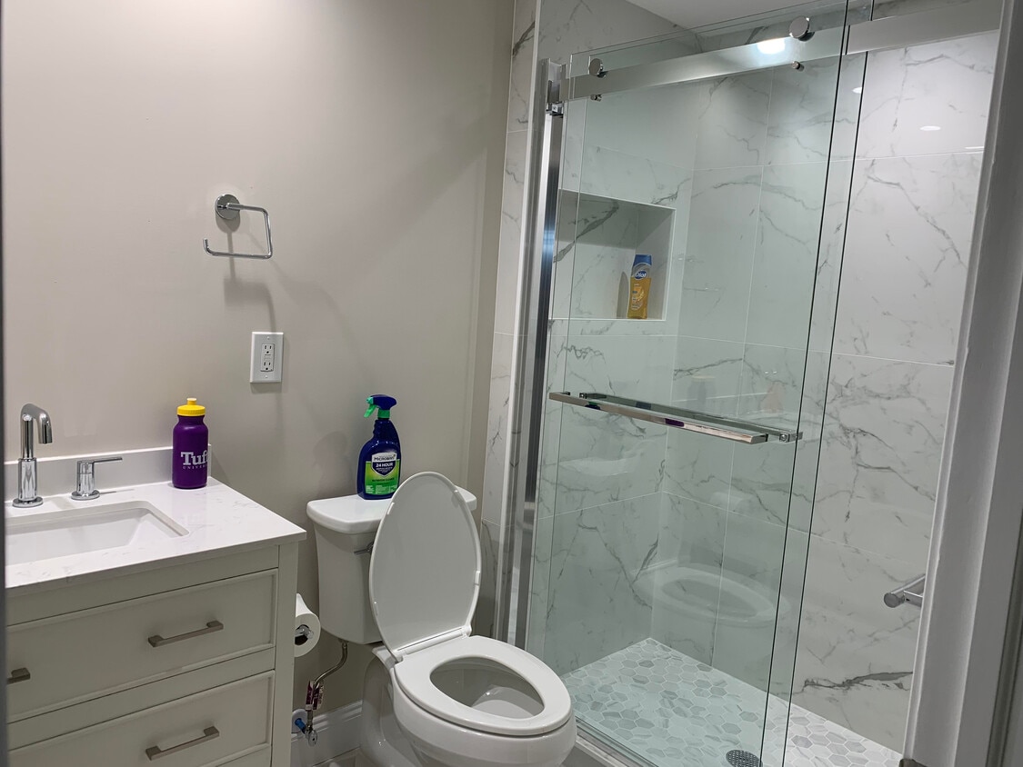 Bathroom 1 - 15 Russell Rd