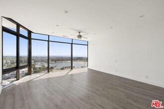 Building Photo - 4267 Marina City Dr