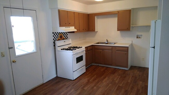 Kitchen - 903 W Martin St