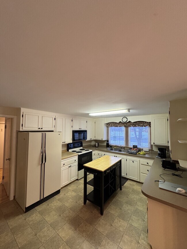 Photo du bâtiment - 53 Maple Ave