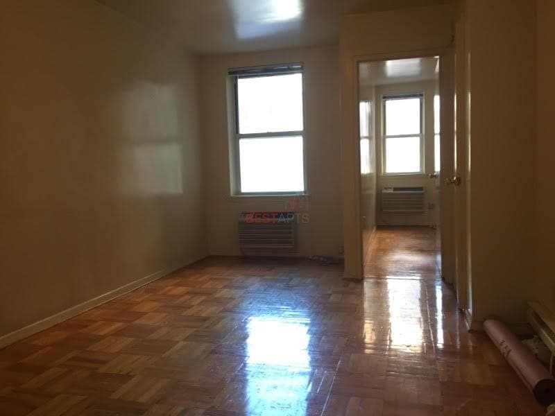 Primary Photo - 243 E 81st St