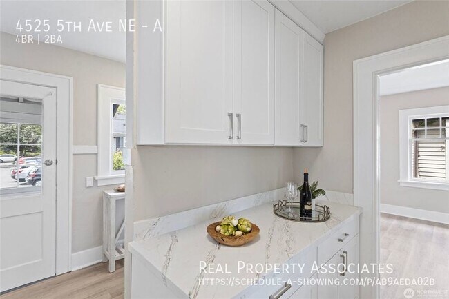 Foto del edificio - Fully Remodeled 4 bed, 2 bath, Wallingford...