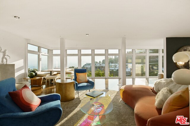 Foto del edificio - 8450 Carlton Way