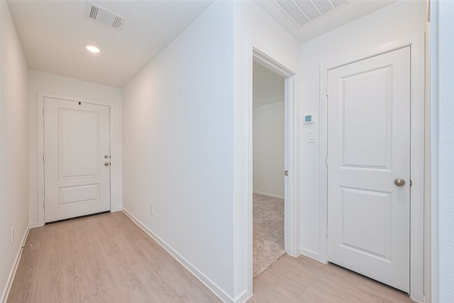 Foto del edificio - 16464 Blossom Grv Dr