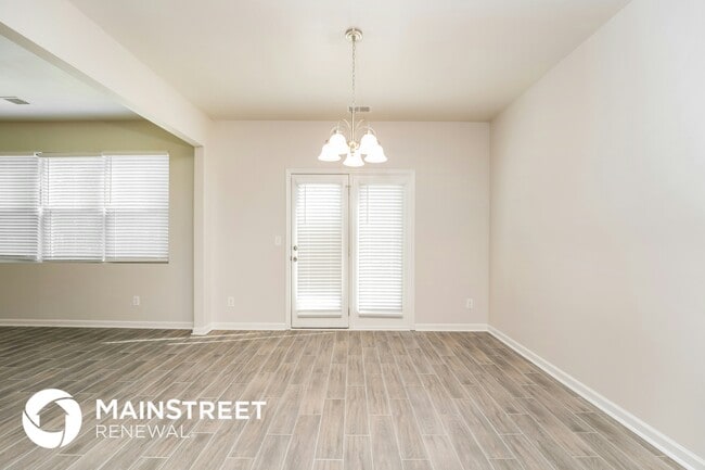 Foto del edificio - 3811 River Rock Rd