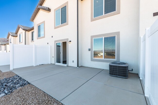 Building Photo - New Townhome in Long Valley Community