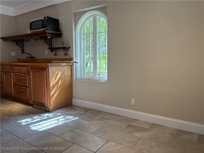 Foto del edificio - 2650 Lakeview Dr