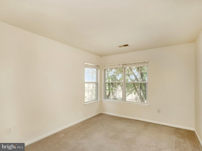 Building Photo - 8647 Beekman Pl