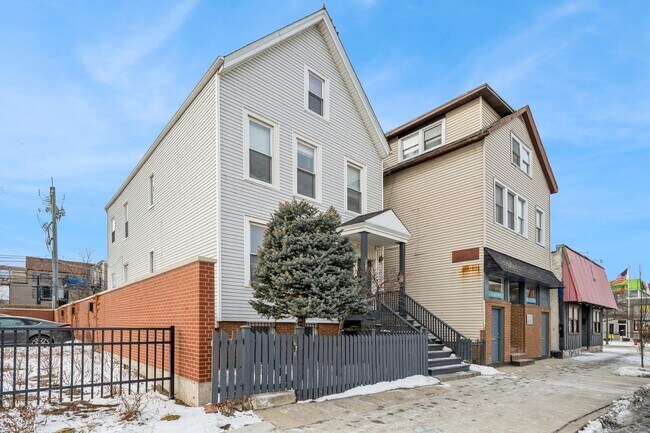 Building Photo - 2818 N Ashland Ave