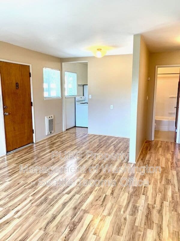 Building Photo - 1212.5 N 49th St
