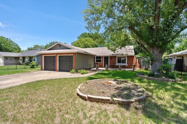Foto del edificio - Beautifully Renovated Home Available for L...