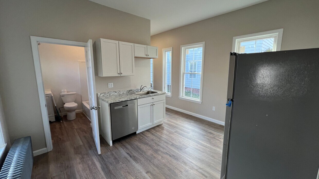 2 Central Street Unit 2 Central Ave., Rochester, NH 03867 Room for