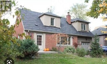 Building Photo - 152 Upper Canada Dr