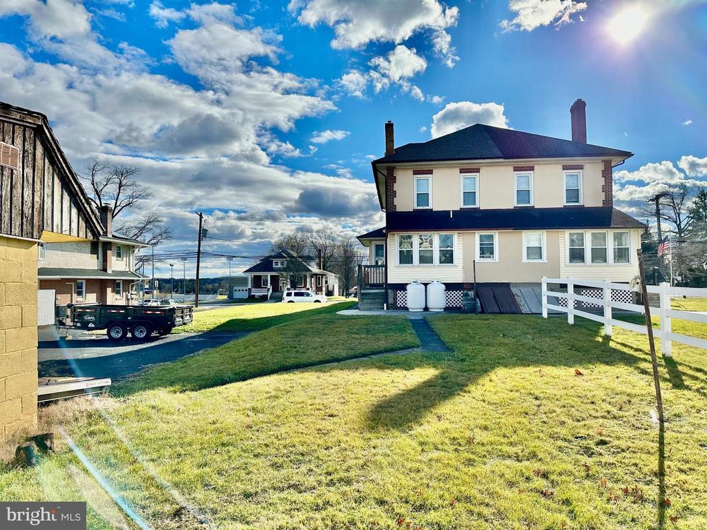 Primary Photo - 607 Washington St