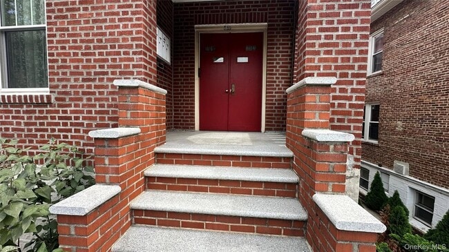 Building Photo - 539 W 232nd St