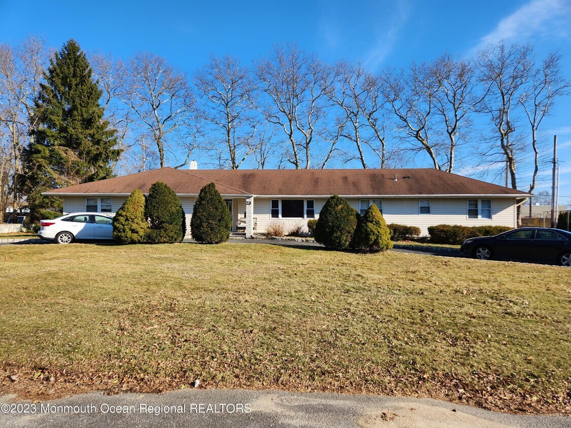 Primary Photo - 23 Lady Bess Dr