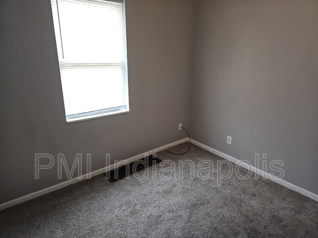 Building Photo - 112 Adler St