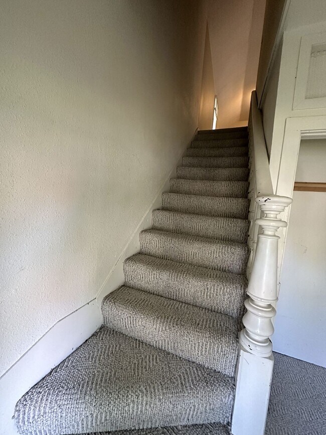 Building Photo - Great 1 bed 1 bath, not far from UWEC