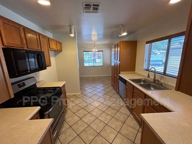 Building Photo - 12521 W Myer Ln