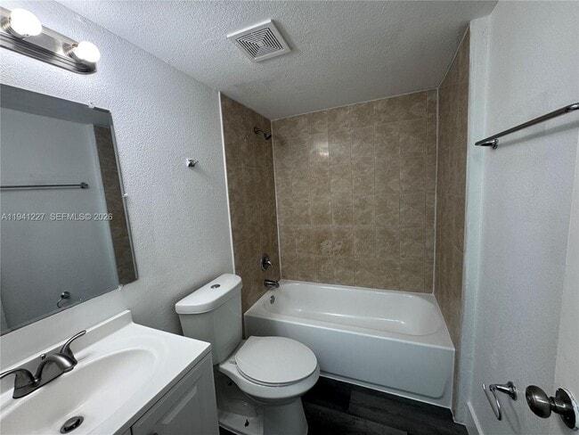 Foto del edificio - 1530 NE 136th St