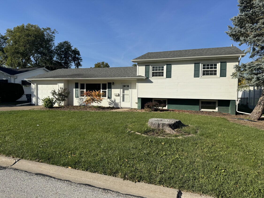 Primary Photo - 1609 Parkway Dr