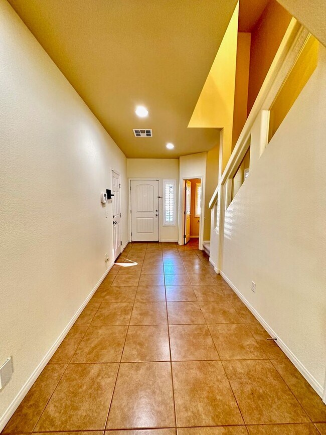 Building Photo - Spacious 4 Bedroom in Highlands Ranch