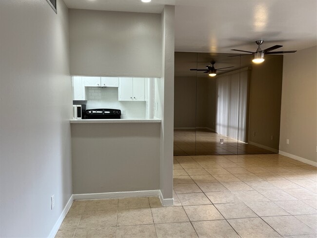 Foto del edificio - 2824 Briarhurst Dr