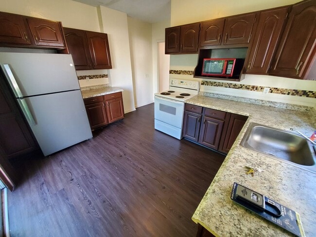 Building Photo - Large 3 Bedroom 2 Story Apartment Winton / Blossom area Avail Soon