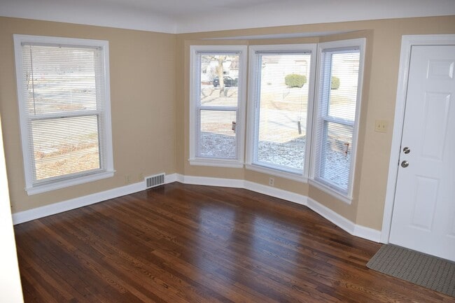 Building Photo - 425 32nd Street Northeast
