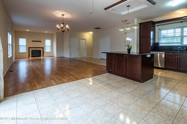 Building Photo - 86 Richmond Ct S