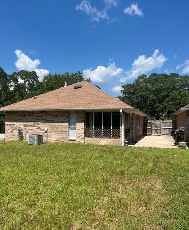 Foto del edificio - 957 Rustwood Dr