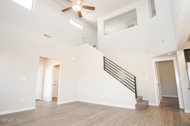 Building Photo - 10161 Red Vly