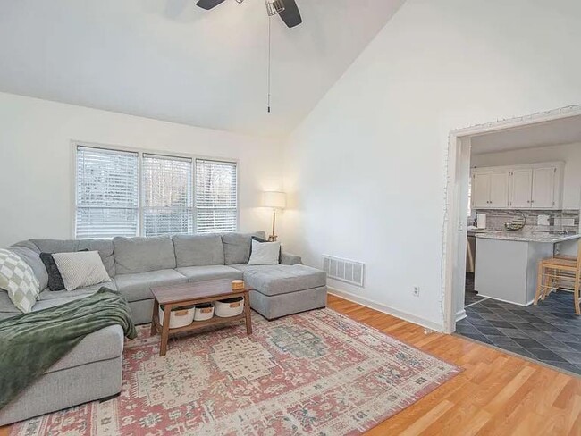 Building Photo - 241 Saddlebrooke Rd