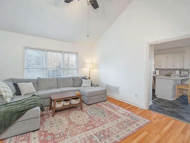 Foto del edificio - 241 Saddlebrooke Rd