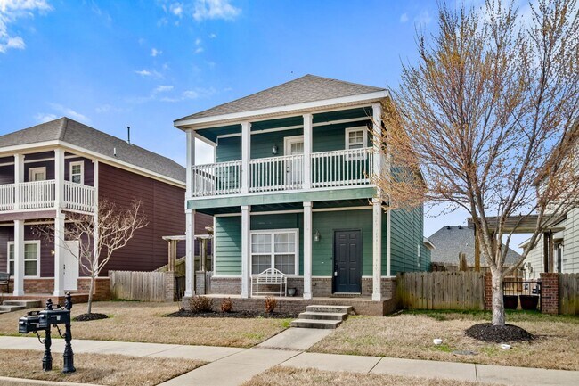 Foto del edificio - Updated 3 Bed | 2.5 Bath Home with Balcony...