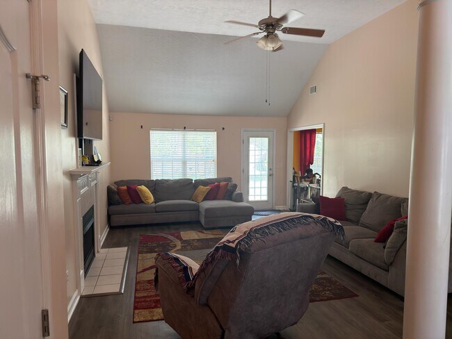 Building Photo - 2060 Lavender Ln