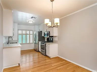 Foto del edificio - Beautiful one bedroom Located within walking distance to Ventura Blvd