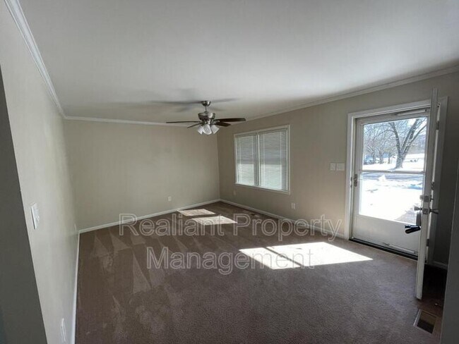 Foto del edificio - 3801 Lee Adams Ln