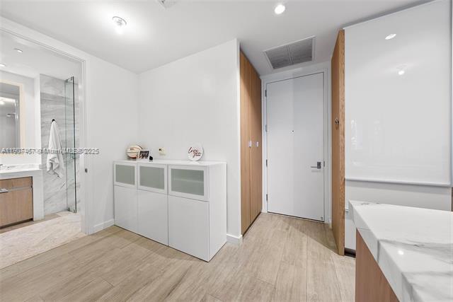 Foto del edificio - 2831 S Bayshore Dr