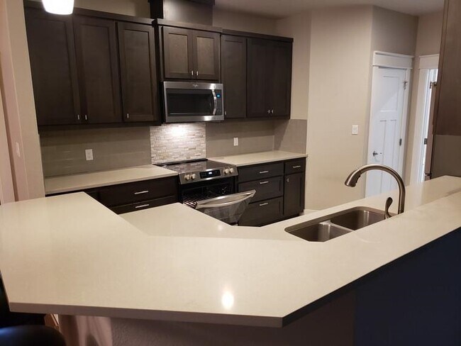 Building Photo - 405 Woodlawn Dr