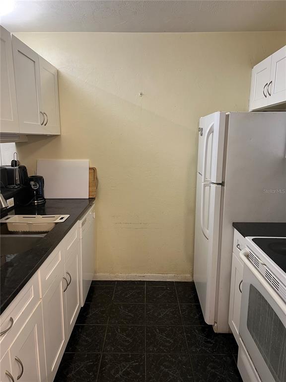 Building Photo - 3800 SW 20th Ave