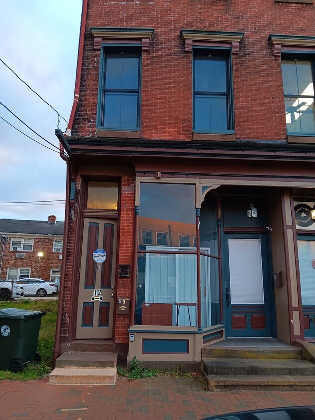 Foto principal - CSP1: 10-12 E Broad St, Burlington, NJ
