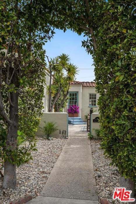 Photo - 464 S Sherbourne Dr House