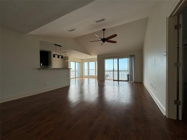 Building Photo - 500 Tiki Dr