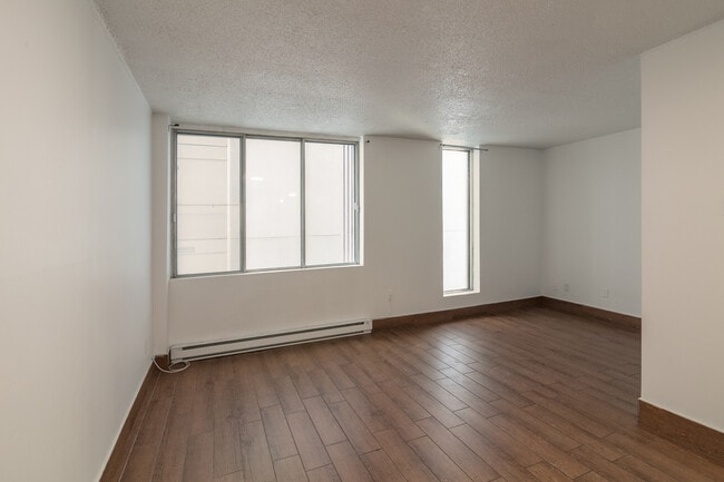 Building Photo - 2285 Rue St Mathieu