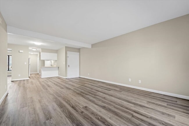 Building Photo - 1504 Benjamin Pkwy